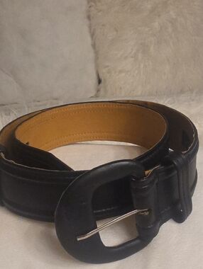 Ginnie Johansen Vintage Black Leather Belt with Tan Interior and Rounded Buckle